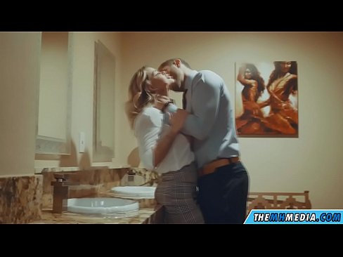 ❤️ Ketika seorang pirang berdada menggoda Anda di toilet umum ☑ Porno di porno id.porn-tub-sexer.ru